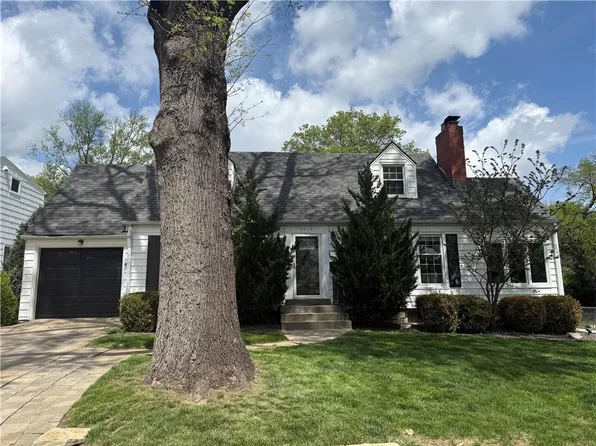 2714 W 51st St, Westwood, KS 66205