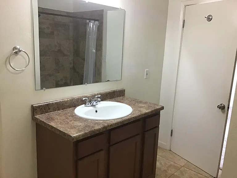 542 E Flores St — Photo 20