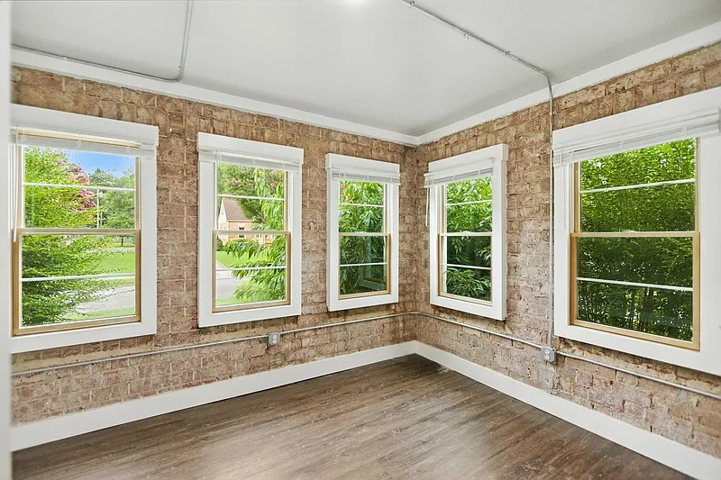 2 bed, 1.0 bath, 698 sqft, $950 — Photo 2