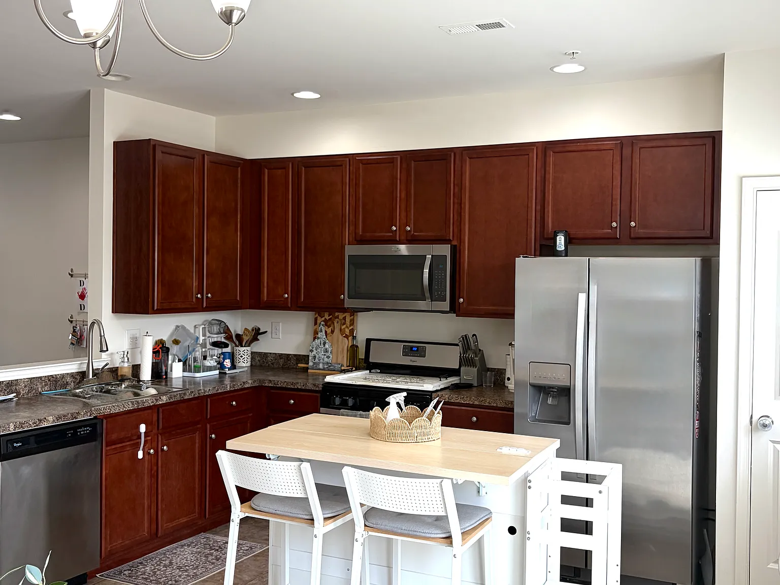3 bed, 2.5 bath, 1811 sqft, $2,850 — Photo 2