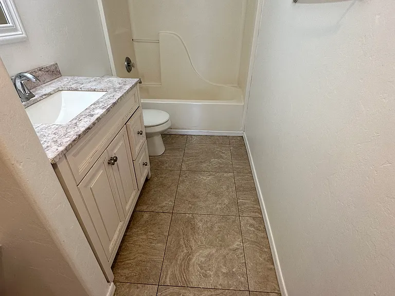 1005 E Water St #1 — Photo 11