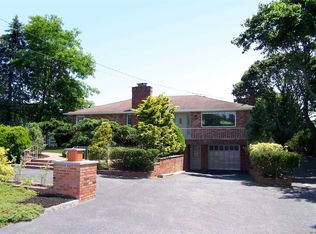 89 Bernstein Blvd, Center Moriches, NY 11934