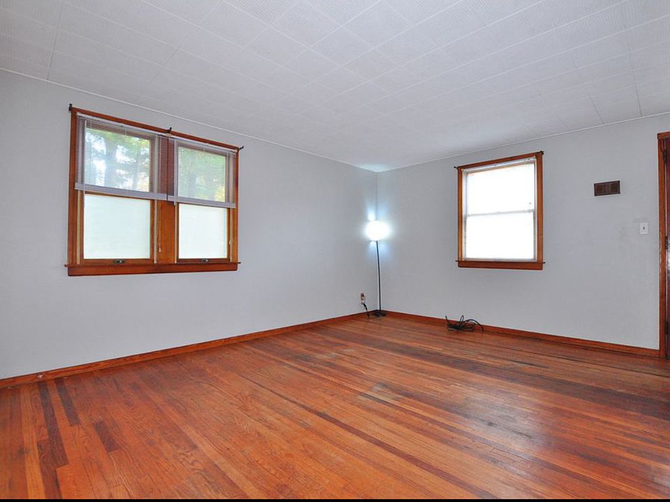 1st image of 113 Woodlawn Cir #113