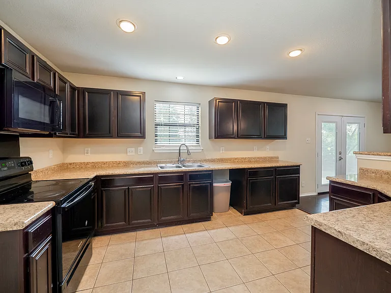 141 Clover Cv — Photo 11