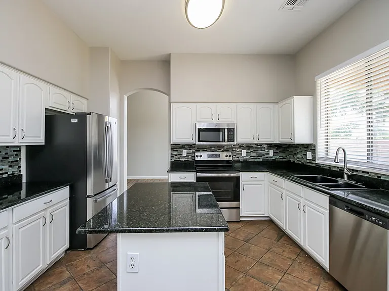 4091 E Carriage Way — Photo 6