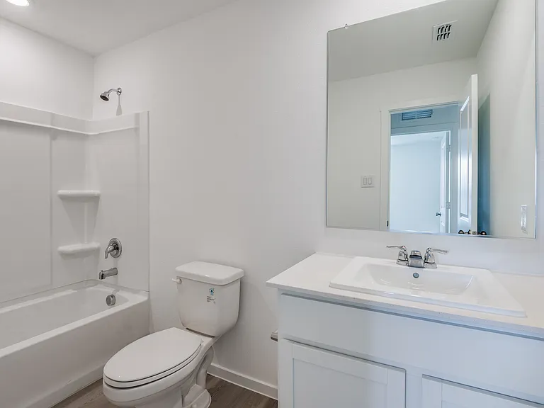 538 Montclair Ave — Photo 11