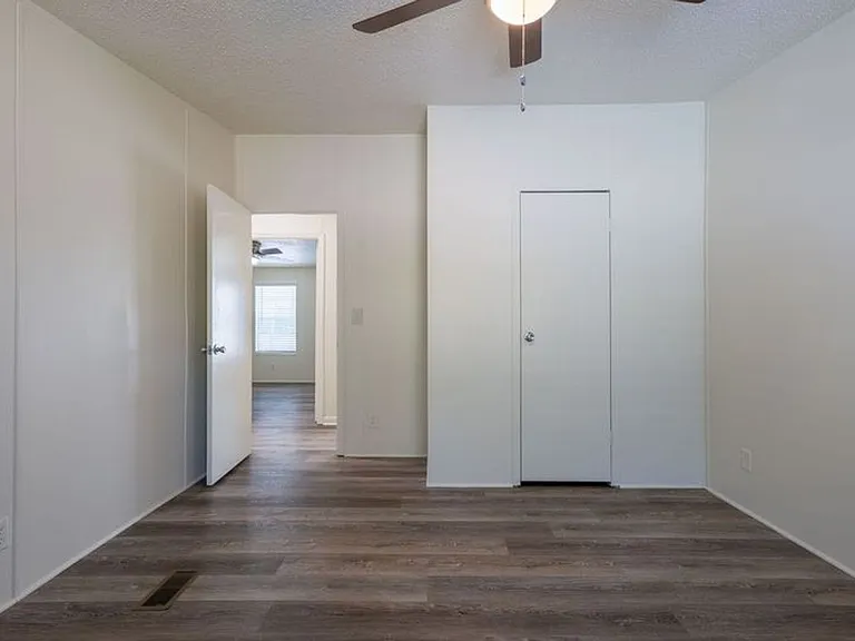 113 Davis Rd E — Photo 12