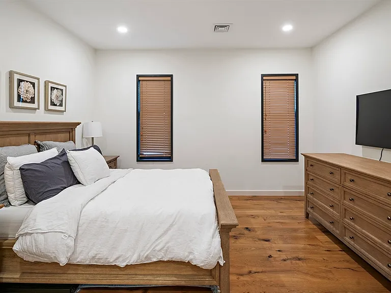 211 Condor St #8 — Photo 11