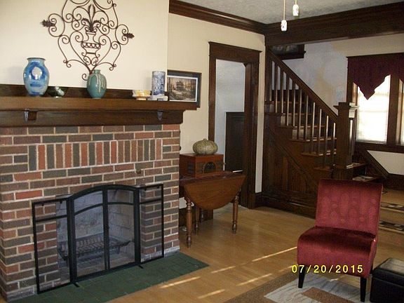 3rd image of 223 E Grand St