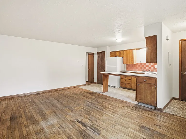 1611 W 8th Ave — Photo 2