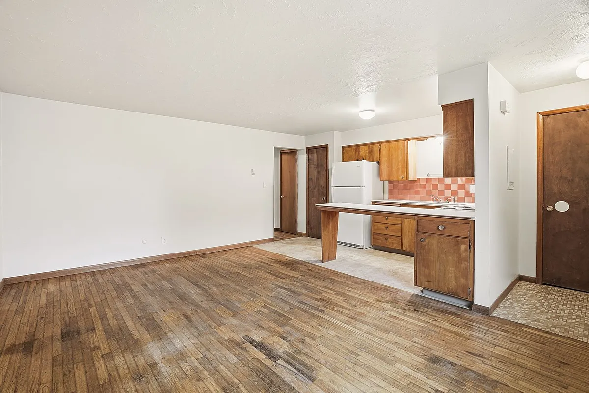 Building Photo - 1611 W 8th Ave