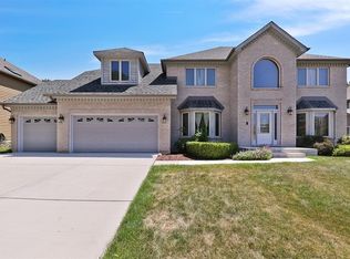 10513 Rothenburg Rd, Woodridge, IL 60517