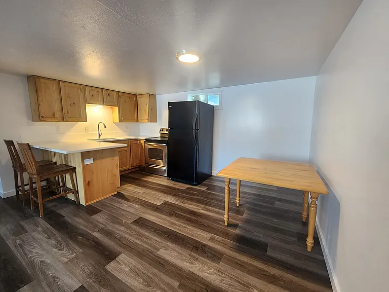 205 E 5th St — Photo 5