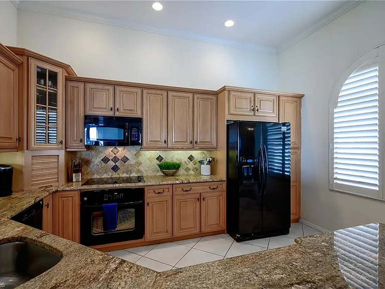613 Beachwalk Cir #J-204 — Photo 9