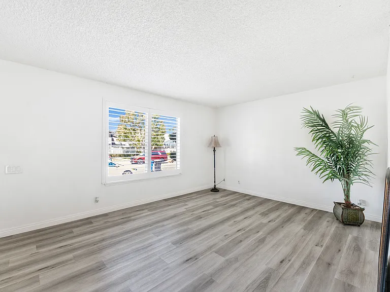 802 1/2 Silver Fir Rd — Photo 3