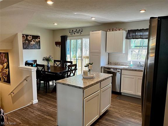 4th image of 811 Redbud Ct