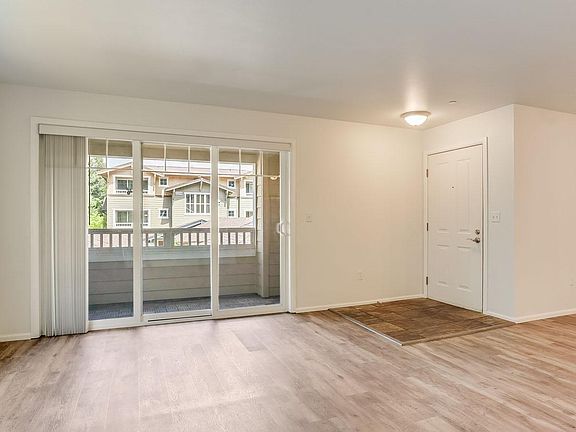 3rd image of 11306 124th Ave NE #202