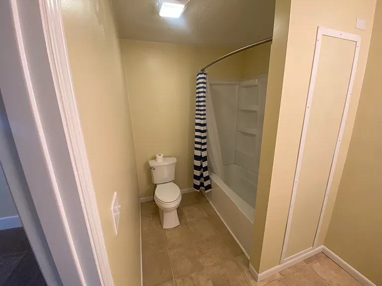 204 Thurman Ave #1R — Photo 8