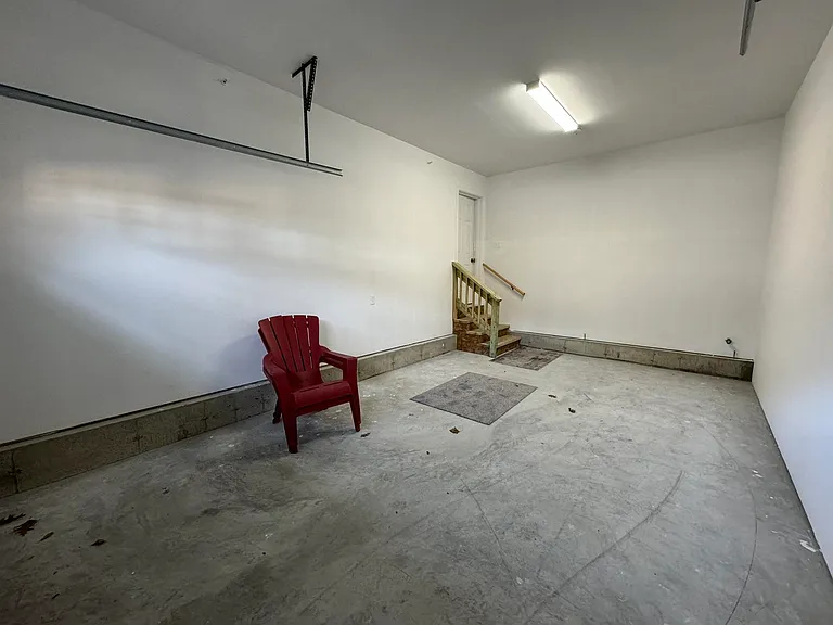 108 Mammoth Rd #B — Photo 25
