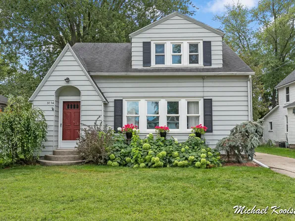 3116 Maple St, Hudsonville, MI 49426