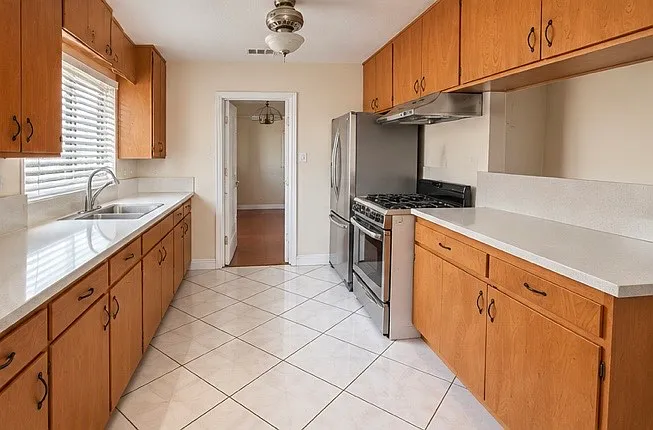 3 bed, 1.5 bath, 1317 sqft, $3,600 — Photo 4