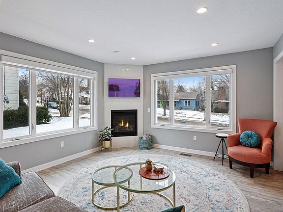 5th image of 412 15th Ave SW