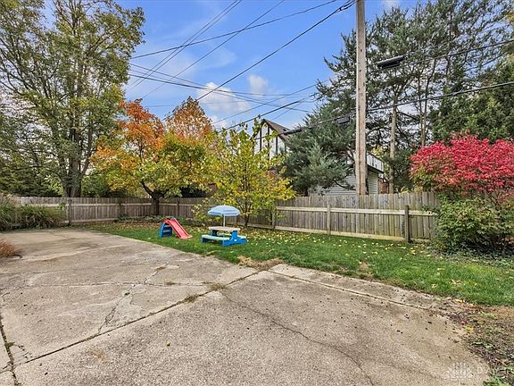 4th image of 348 Dellwood Ave