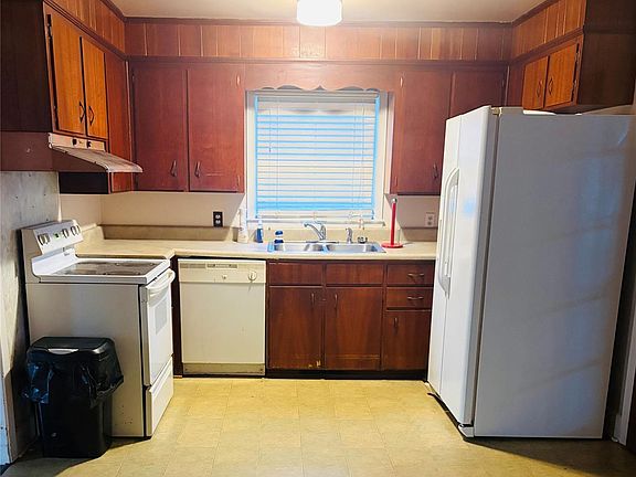 5th image of 332 Fannie Cres