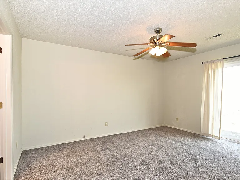 324 W Quantico St — Photo 11