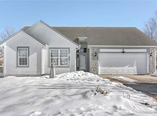 913 W 8th St, Edgerton, KS 66021