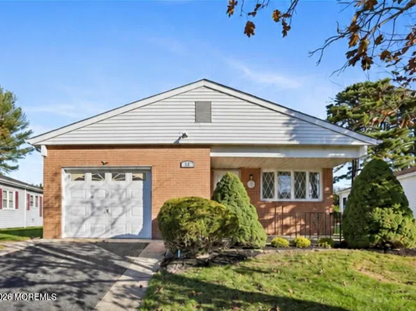 12 Lismore Drive, Toms River, NJ 08757