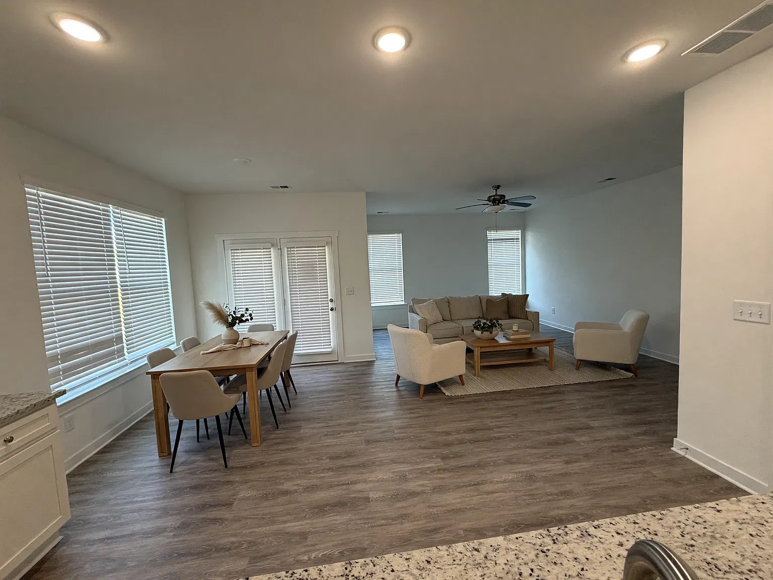 4 bed, 2.5 bath, 1795 sqft, $2,195 — Photo 4