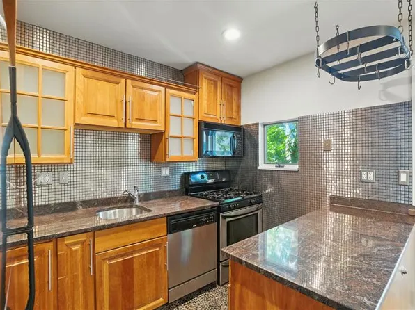 4 Fort Washington Pl #2, Cambridge, MA 02139