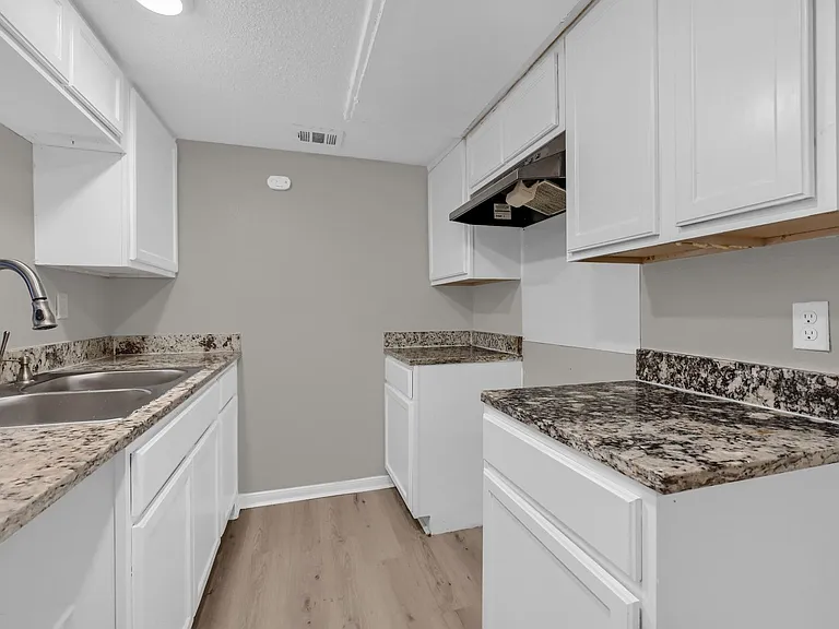 3200 W Walnut St — Photo 23