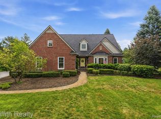 3059 Berkshire Ct, Milford, MI 48380