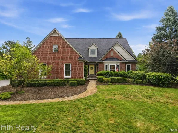 3059 Berkshire Ct, Milford, MI 48380