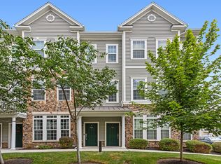 5 Dahlia Ln, Garfield, NJ 07026