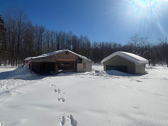 4th image of 5884 Scholl Rd