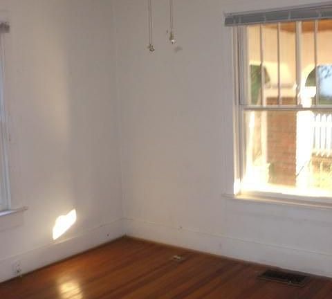5th image of 1403 W McCarty St