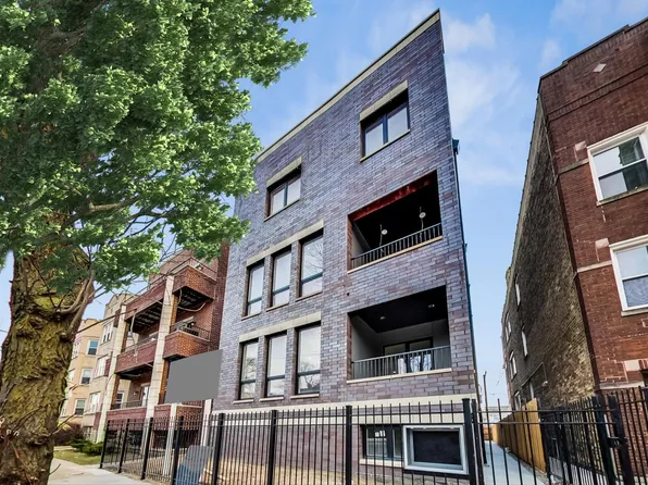 2437 W Foster Ave #202, Chicago, IL 60625