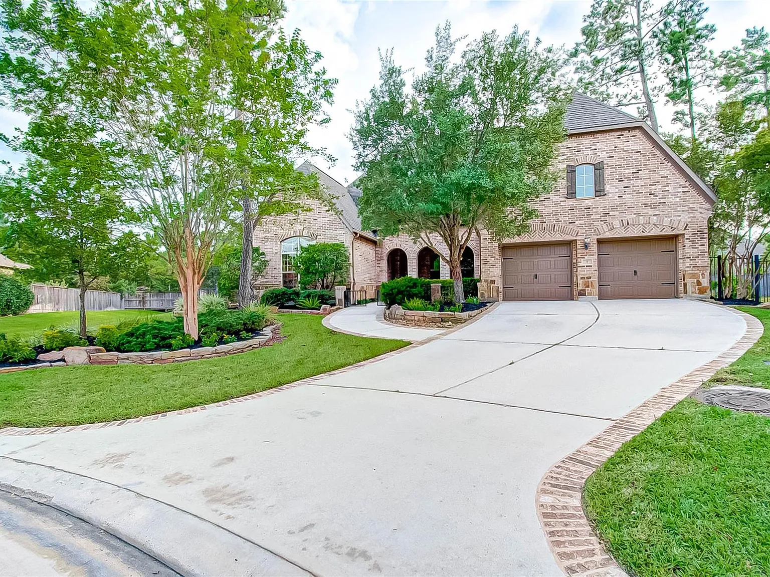 4 bed, 5.0 bath, 4166 sqft, $5,200 — Photo 3