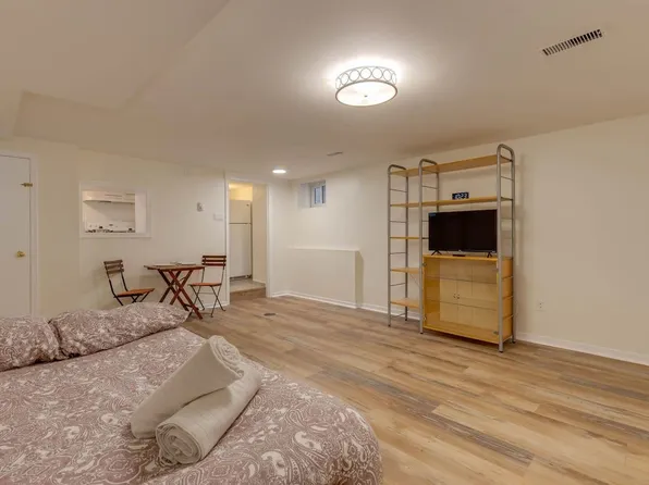 34 Ashbury Ave #1, Toronto, ON M6E 1V7