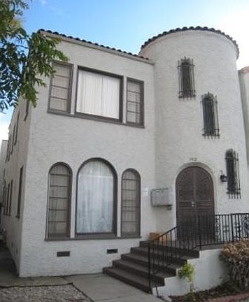 3rd image of 102 N Oxford Ave APT 2