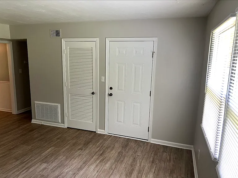 944 Floyd Ave SW #A — Photo 4