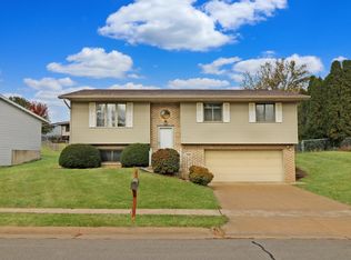 3807 Cora Dr, Dubuque, IA 52002