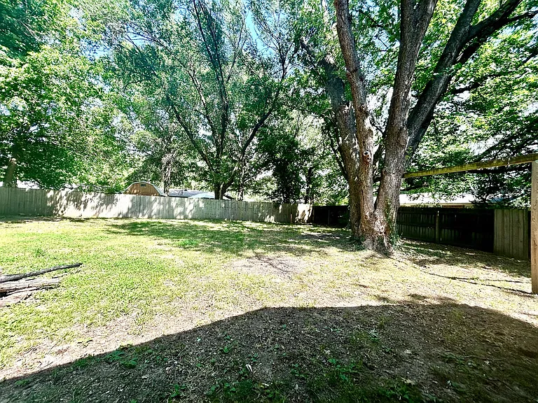 72 Bois D Arc St — Photo 42