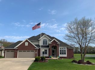 8946 Arbor Hill Dr, Racine, WI 53406