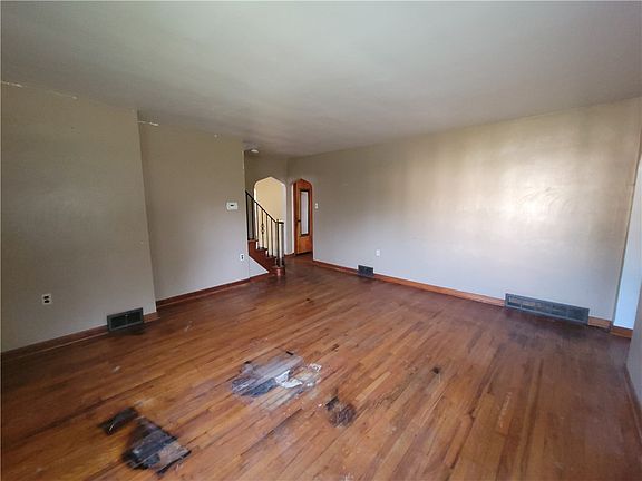 4th image of 2634 Chambers St