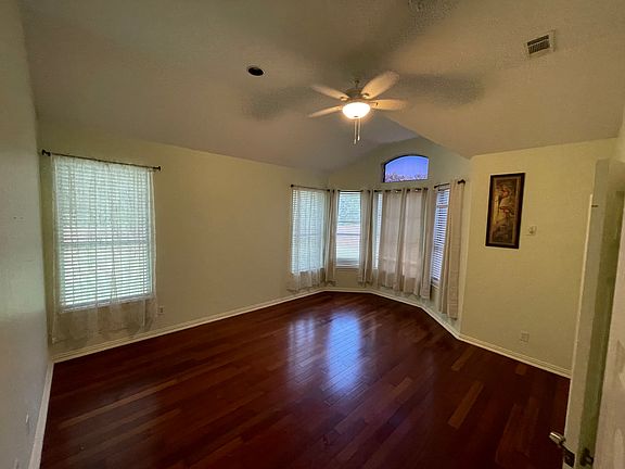 4th image of 4563 Creekside Dr