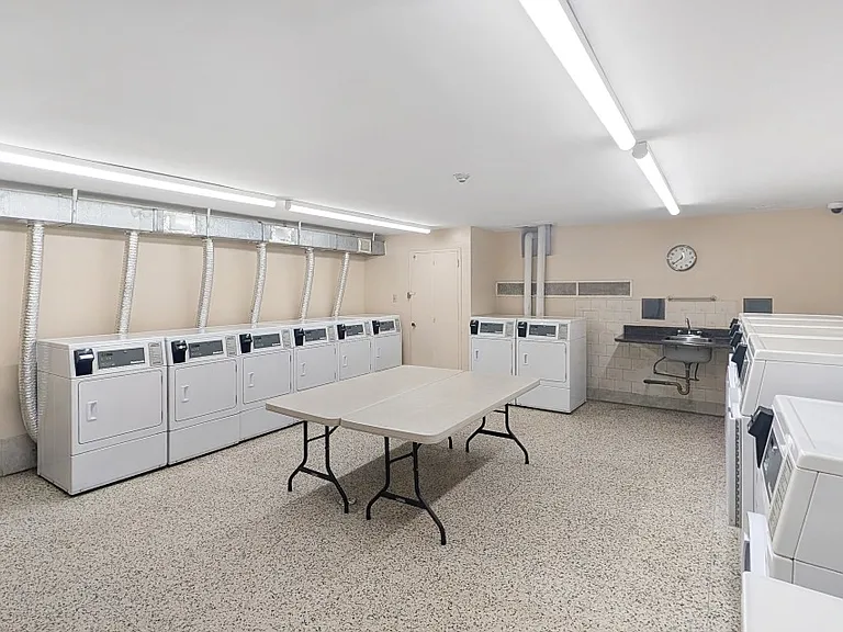 6010 Bathurst St — Photo 14